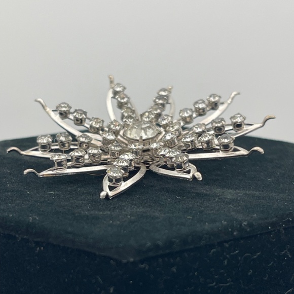 Vintage Starburst Rhinestone Brooch Silver Tone Clear Rhinestones - Picture 6 of 9